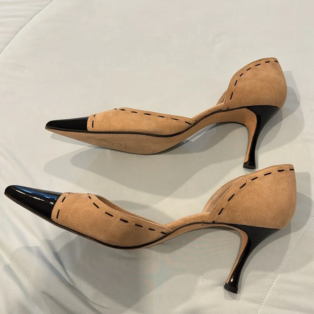 Manolo Blahnik Tan Suede Black Patent Leather Stitching 39.5 EU / 9 US